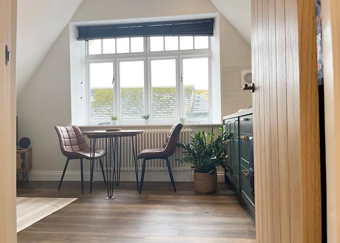 Modern Central One Bedroom Apartment In Penzance