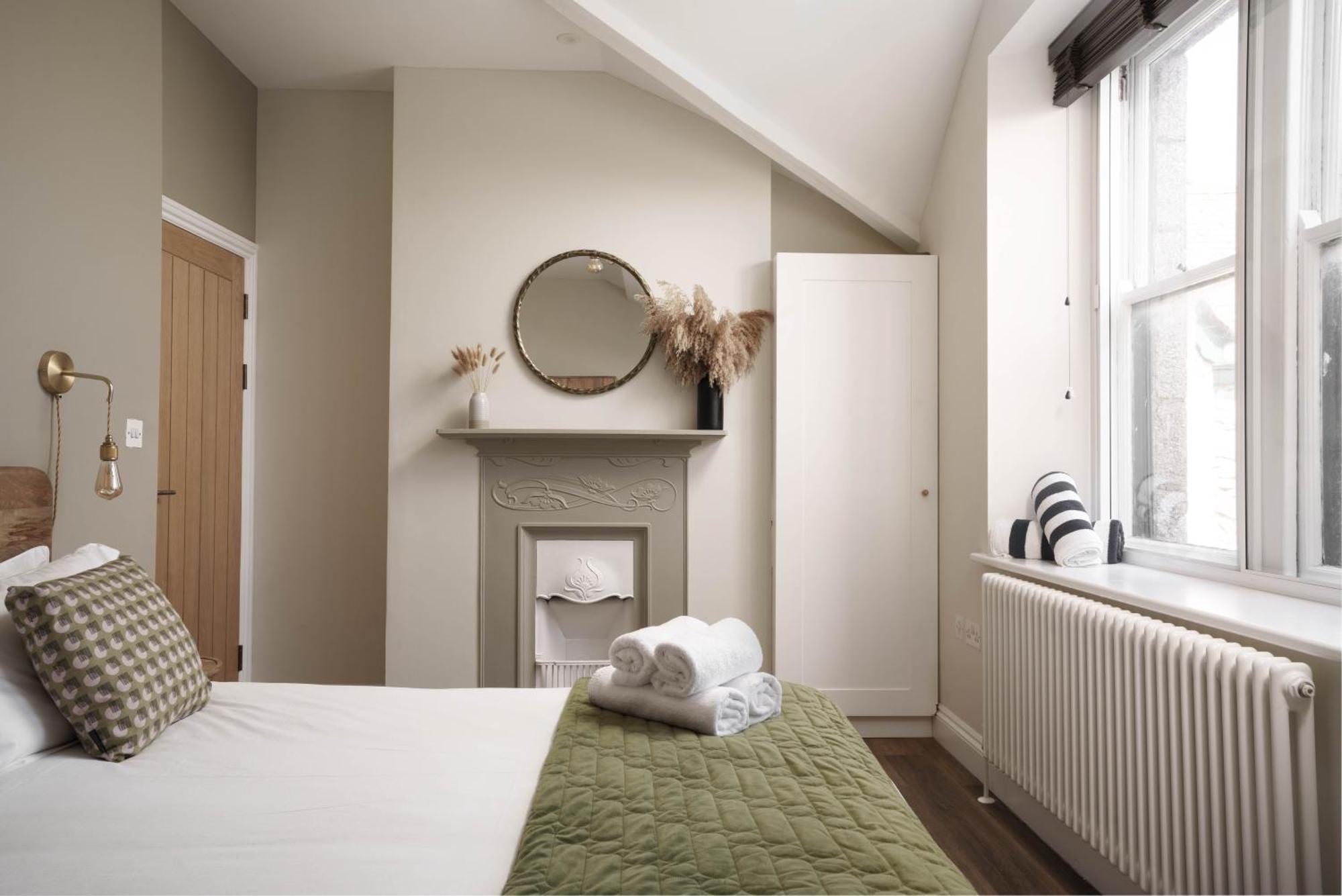 Modern One Bedroom In Apartment