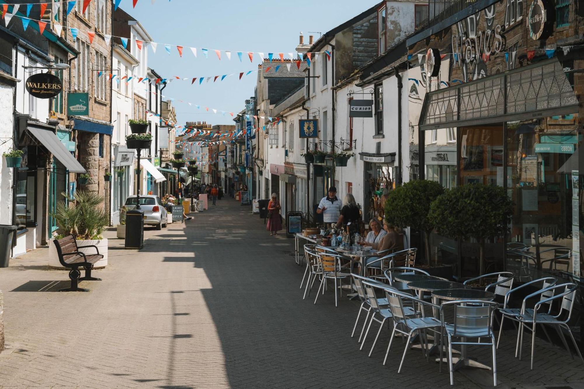Modern One Bedroom In Penzance